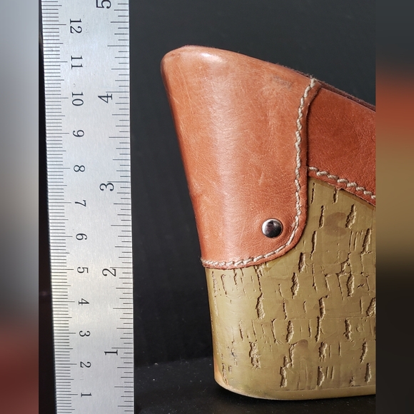 Aerosoles Women's Wedge. Orange & Tan. Size 10. - Picture 3 of 6